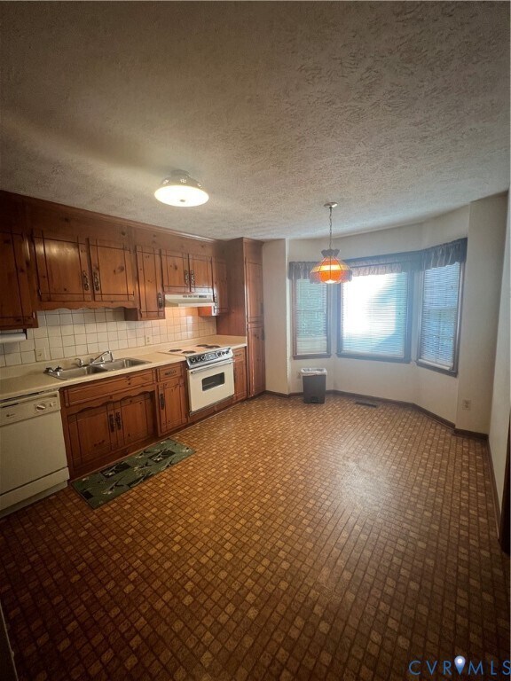 Building Photo - 3021 Sand Hills Dr