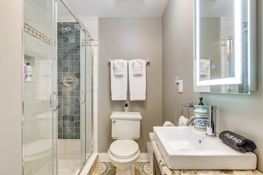 Building Photo - 1546 Fowler Ave