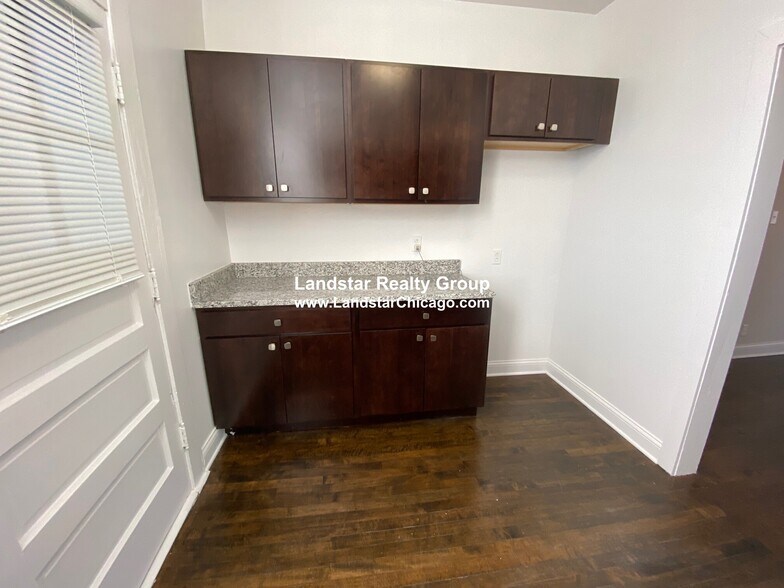Building Photo - 730 Reba Pl