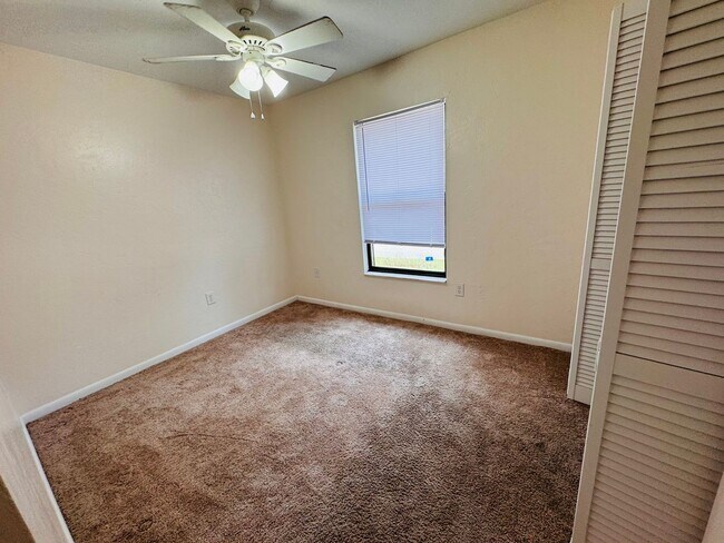 Building Photo - SW Gainesville Condo