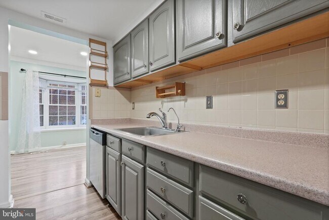 Building Photo - 6446 Shannon Station Ct