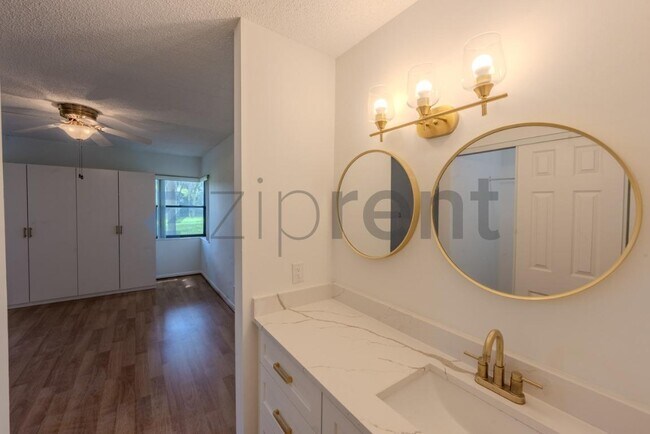 Building Photo - Unit C110