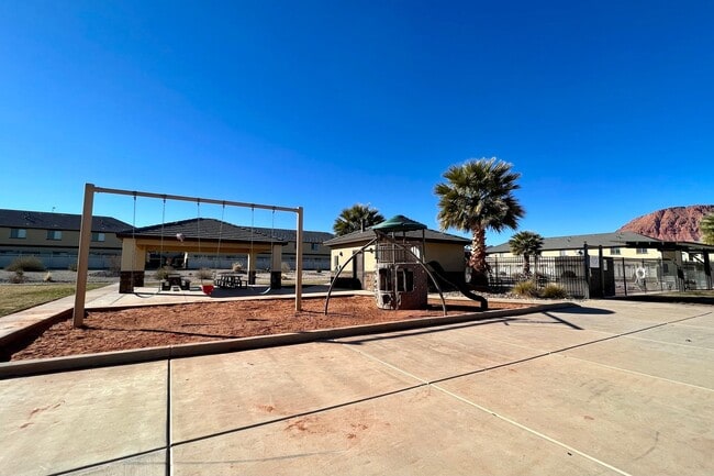 Building Photo - Blackhawk Townhome! Incredible Amenities!!