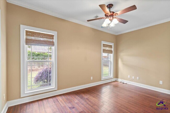 Building Photo - 300 Cheshire Dr