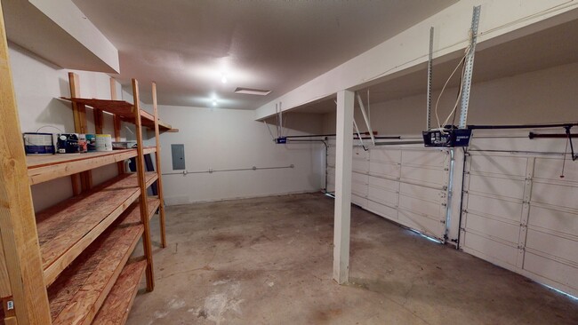 Building Photo - Prime Mountain Park Location! Minutes to D...