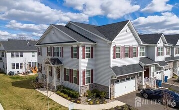 Building Photo - 25 Larkspur Ln