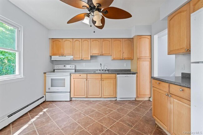 Building Photo - 49 Georgia St