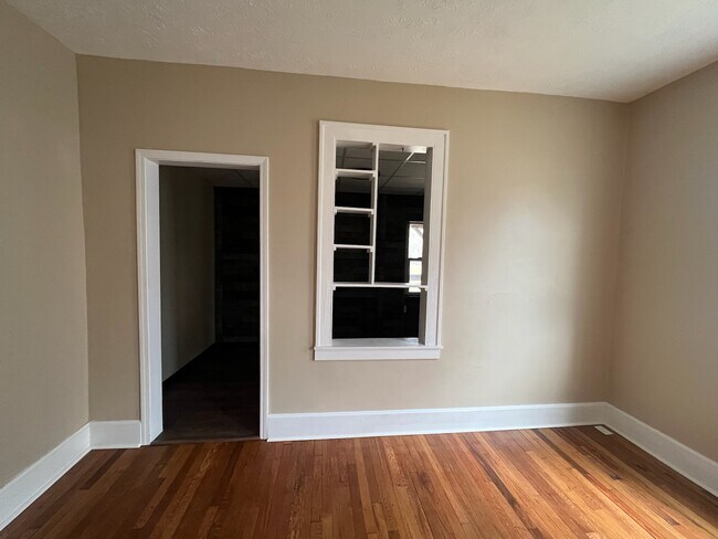 Building Photo - 1414 W Main St