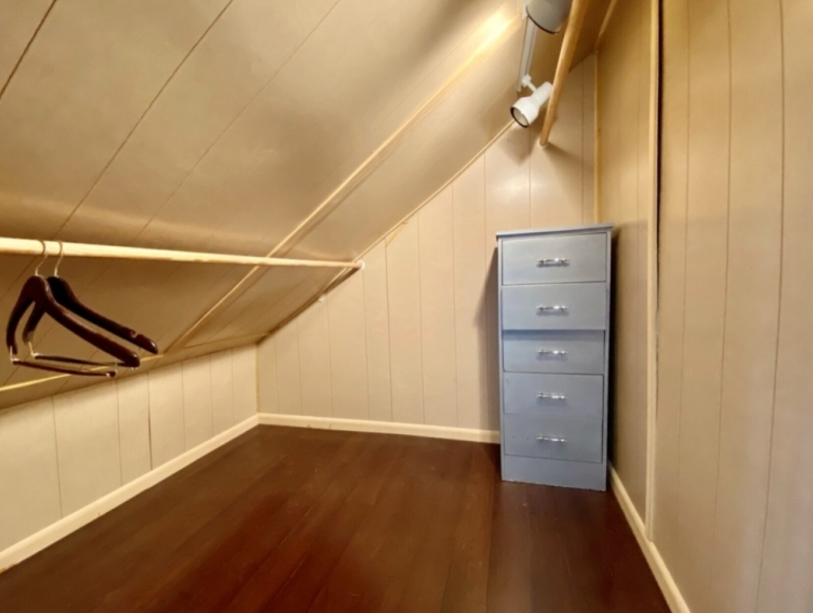 Building Photo - 2605 Hemlock Pl