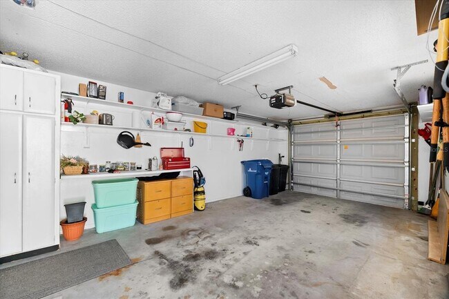 Building Photo - 2304 Lark Ln