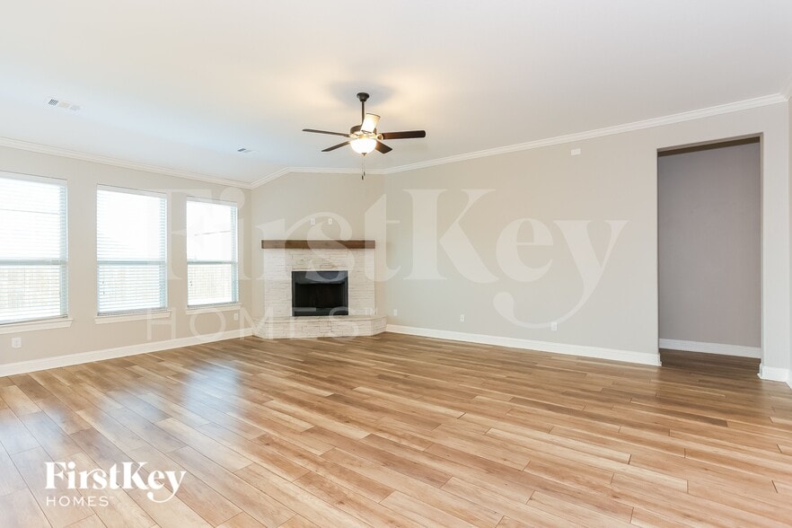 Building Photo - 541 Hay Meadow Dr