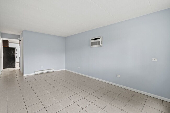 Building Photo - 21W284 Tee Ln