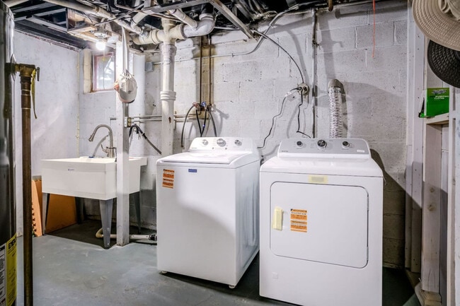 Building Photo - 176 Grand Ave