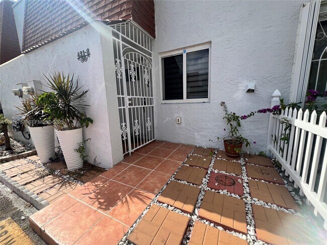 Building Photo - 421 NW 109th Ave