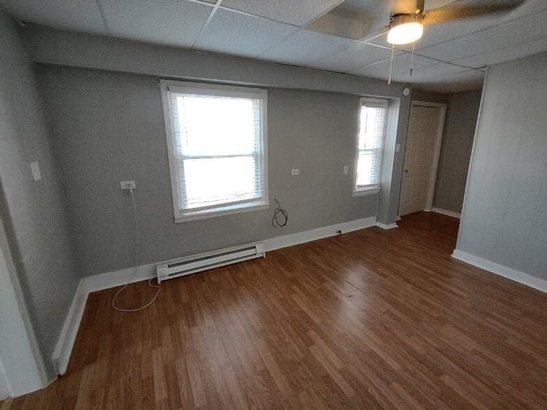 Building Photo - 5319 S Dixie Hwy