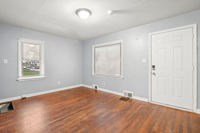 Building Photo - 1306 E 18th Ave