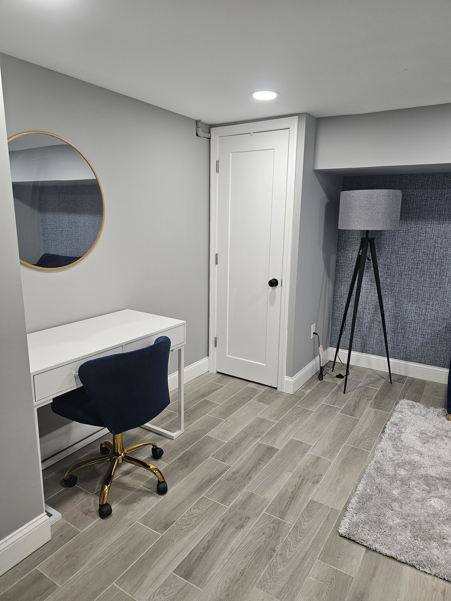 Building Photo - 544 E Milton Ave