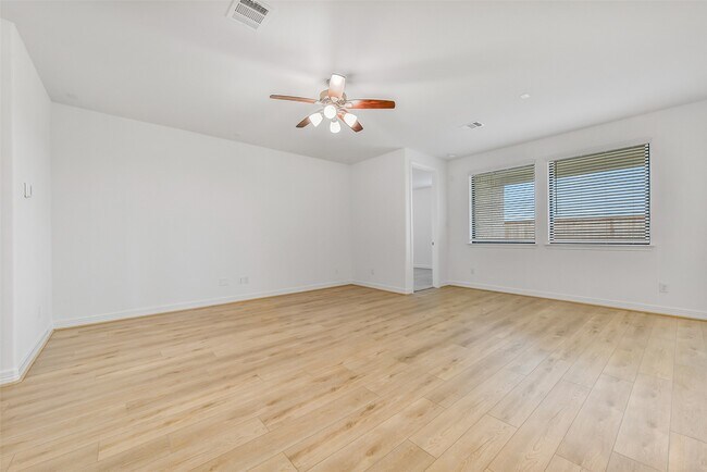 Building Photo - 4116 Silver Fls