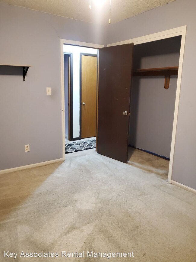Building Photo - 3 br, 2.5 bath House - 2122 NW Kendall