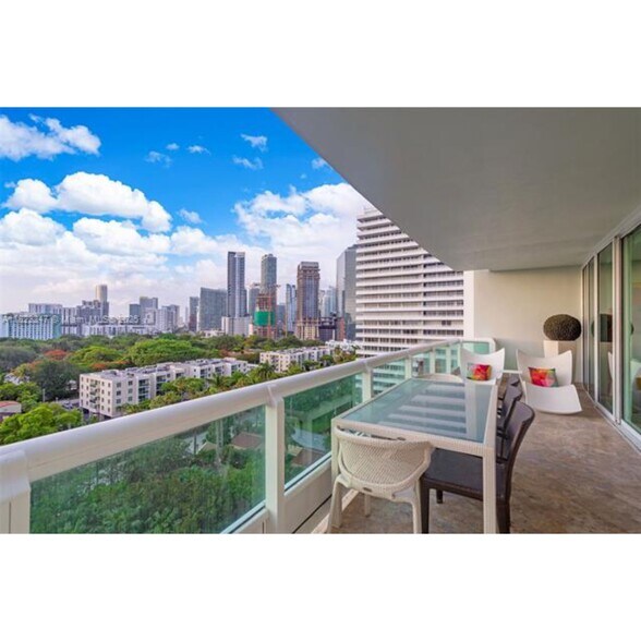 Building Photo - 1643 Brickell Ave