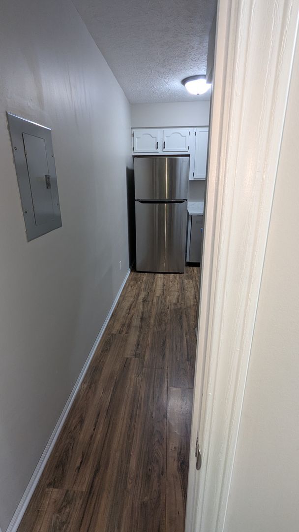Building Photo - 873 Kerns Dr NE