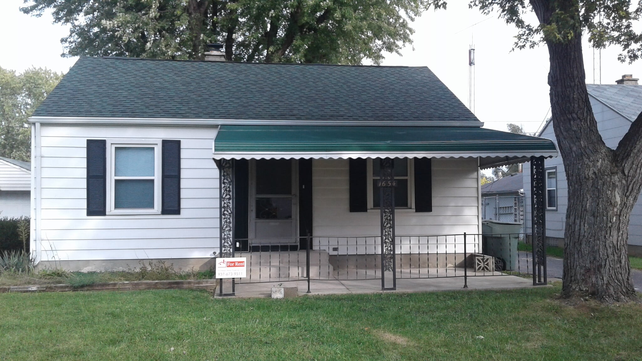 Welcoming covered front patio - 1654 Pell Dr