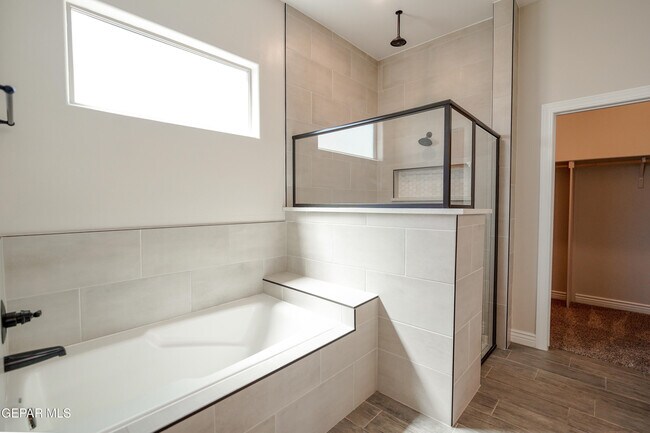 Building Photo - 13368 Emerald Glass Dr
