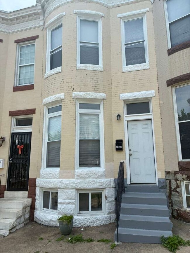 Building Photo - 2832 Parkwood Ave