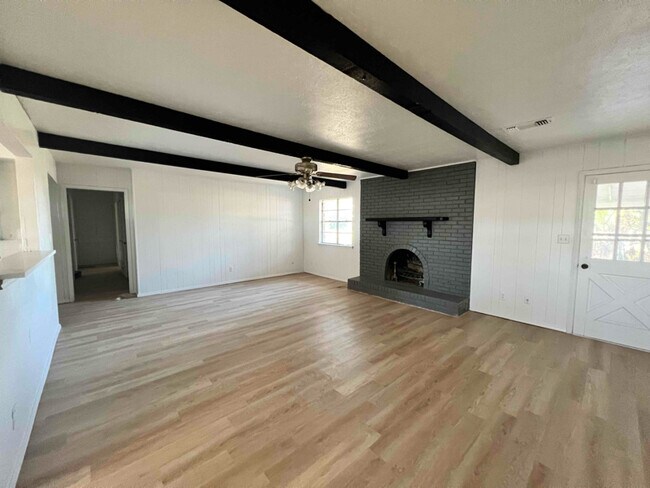 Building Photo - 5604 Gregory Ln