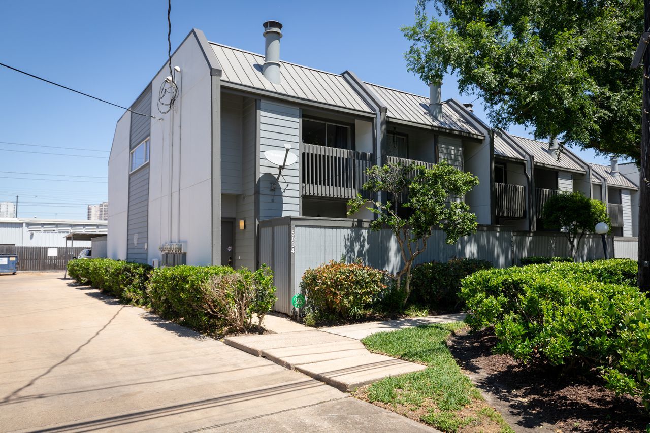 Building Photo - 5094 Glenmont Dr