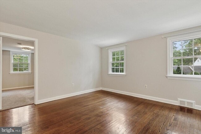 Building Photo - 310 Pine Tree Rd