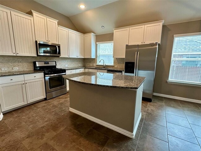 Building Photo - 202 Saffron Springs