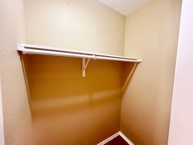 Building Photo - *MOVE IN SPECIAL* Great Location! 3 Bedroom Home Near Shopping & Dining!