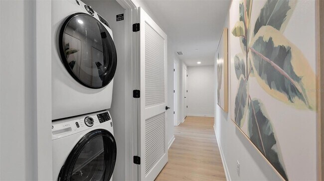 Building Photo - 225 1st Ave N