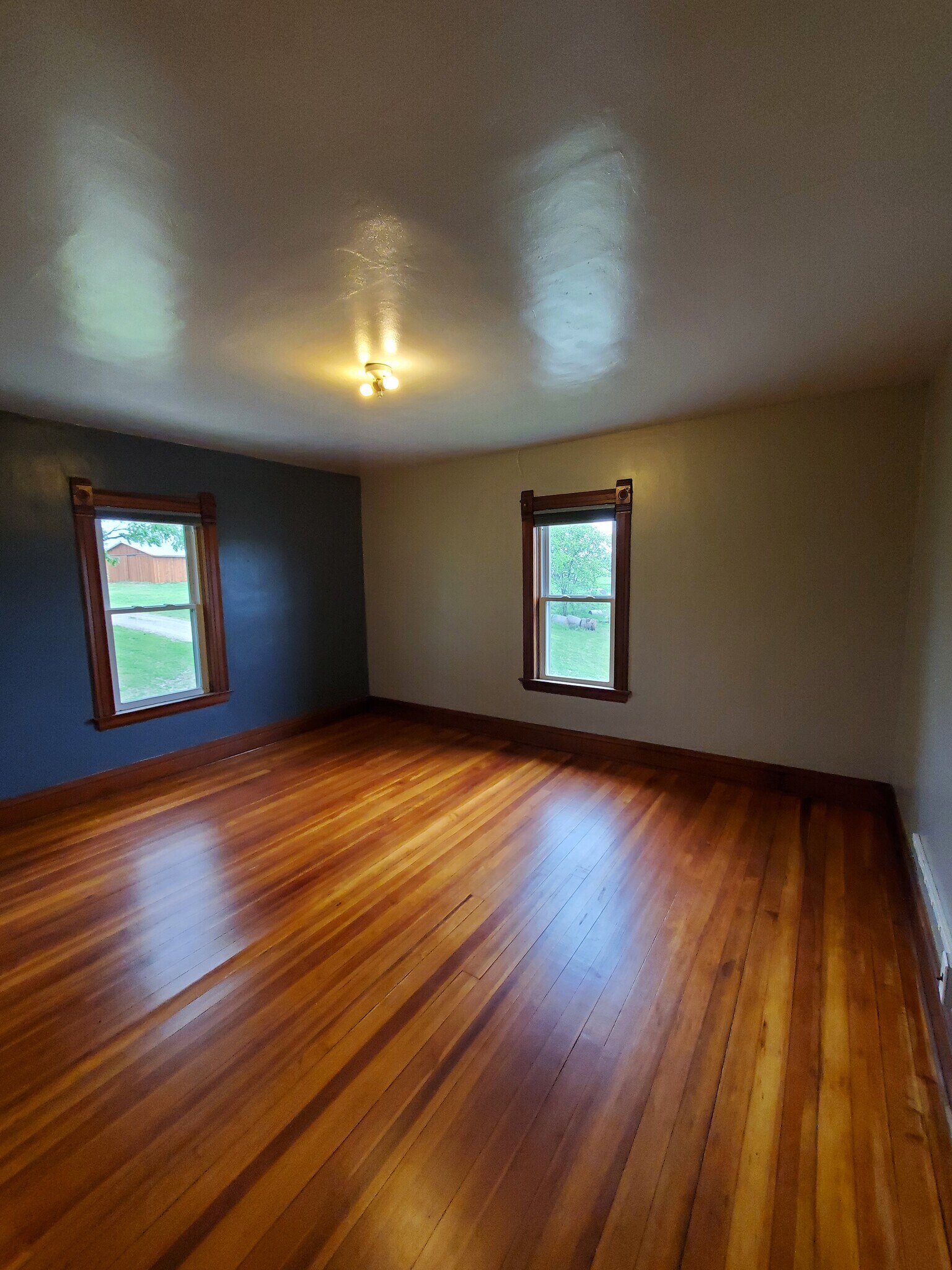 Building Photo - 10326 Brattlie Rd