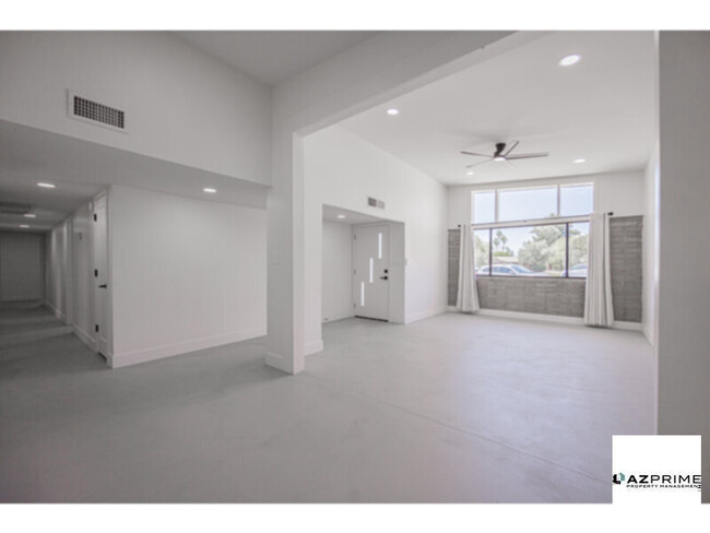 Building Photo - Rare 5/3 Tempe House with Casita and Priva...