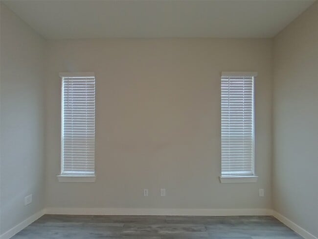 Building Photo - 9835 Willow Creek Commerce Dr