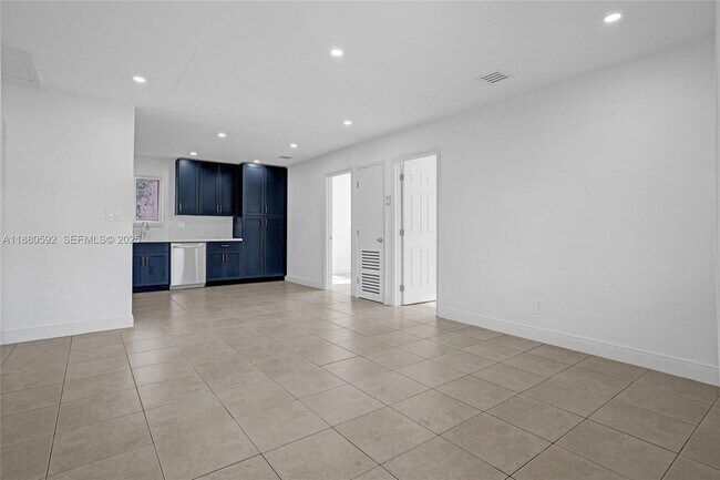 Building Photo - 136 NW 6th Ave