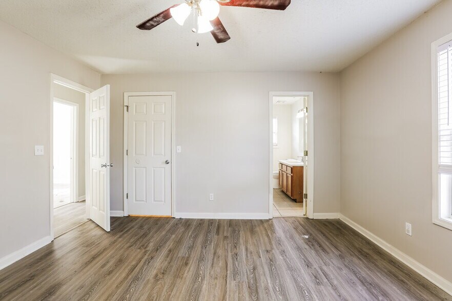 Building Photo - 425 Remington Ct