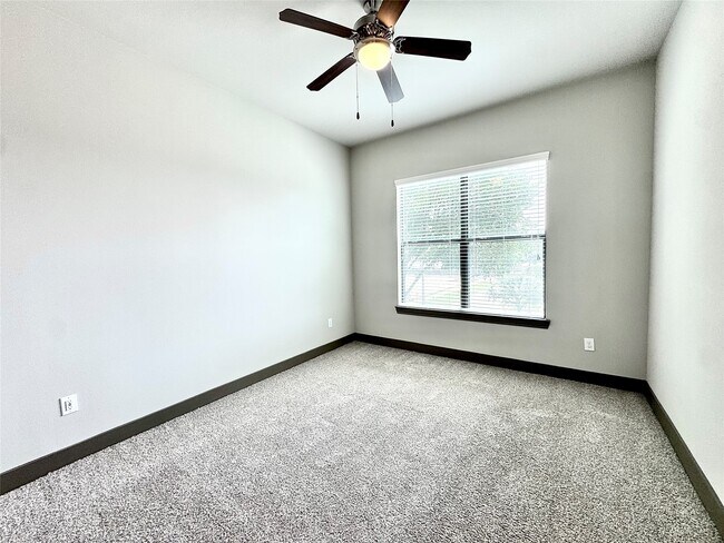 Building Photo - 5454 Washington Ave