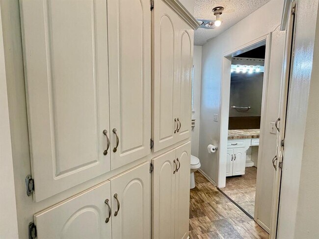 Building Photo - 6612 Crow Cir