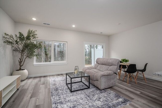 Building Photo - Brand-New Luxury Townhomes – Move-In Speci...