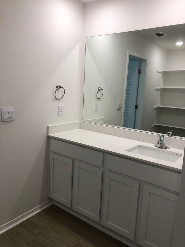 Building Photo - Rare 4 Bedroom For Rent