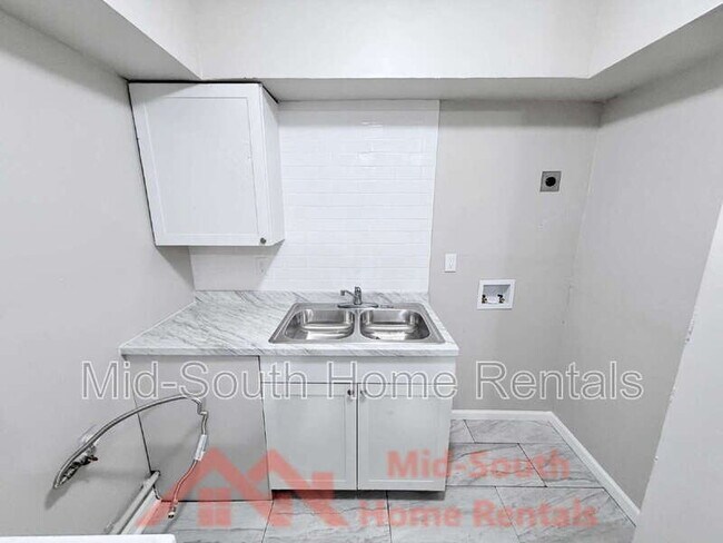 Building Photo - 139 N Claybrook St