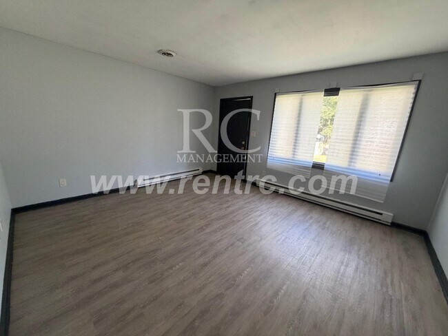Building Photo - 1214 James-