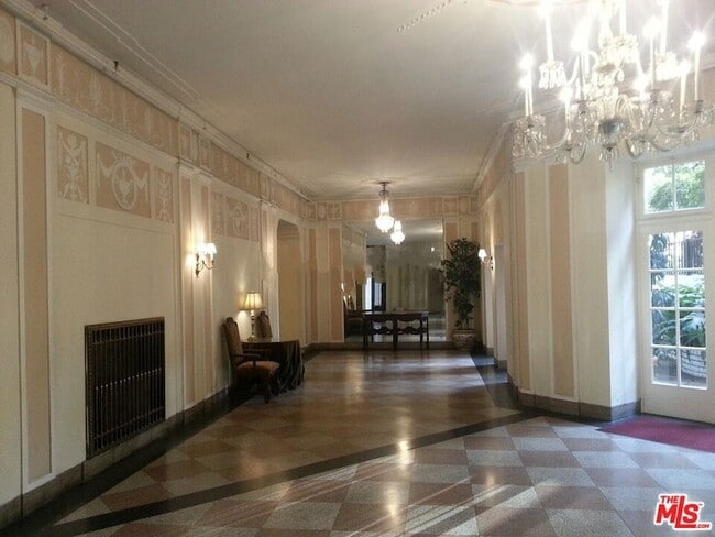 Building Photo - 3278 Wilshire Blvd