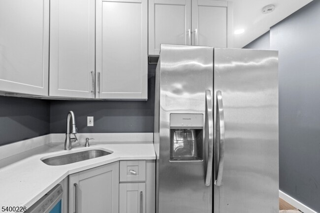 Building Photo - 110 Park Ave