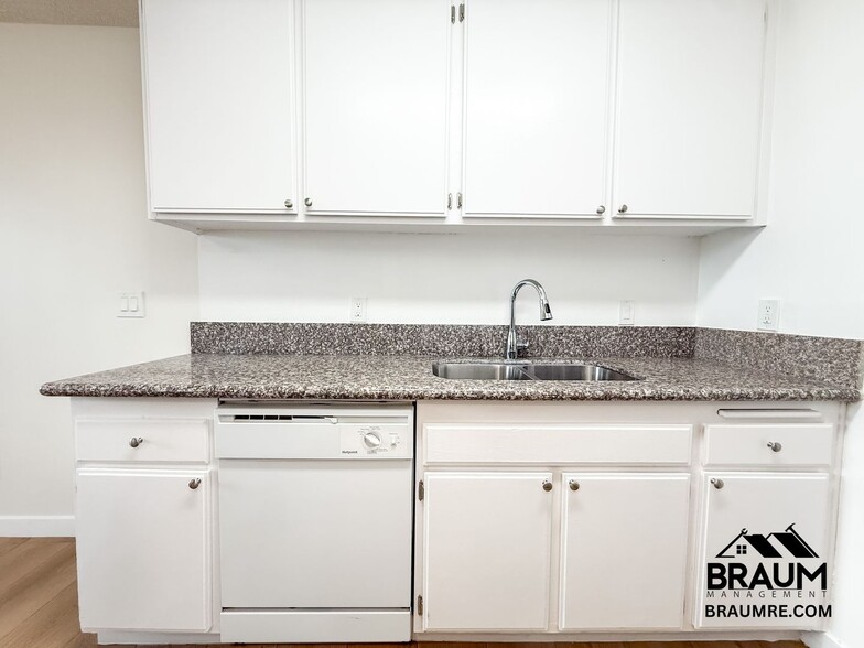 Building Photo - 6612 Sylmar Ave