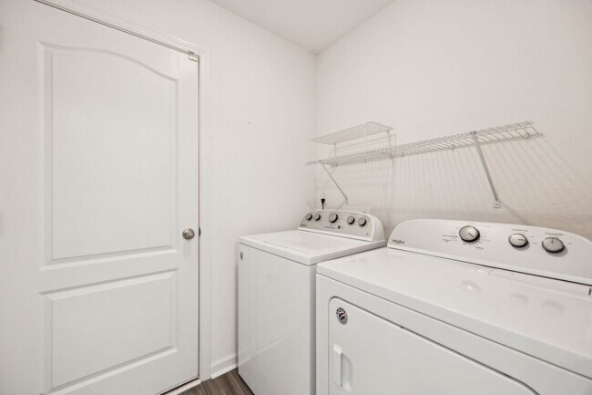 Building Photo - Adorable 3/2 in Lumber Creek