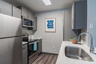 Building Photo - Seven West at the Trails